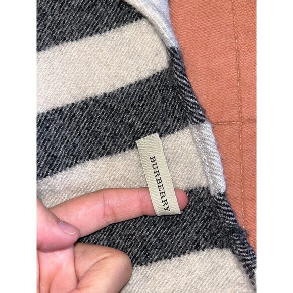 BURBERRY 100% Merino Wool Fringe Cape Poncho - Picture 5 of 7